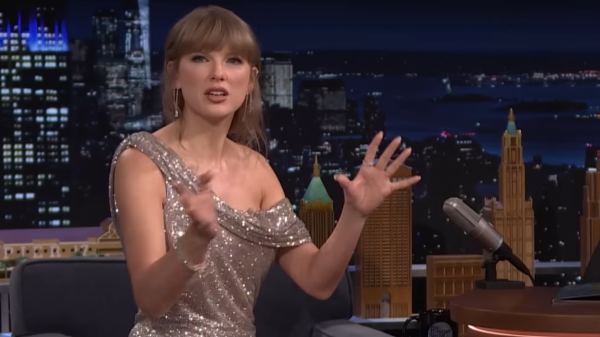 Taylor Swift dodges ex boyfriend